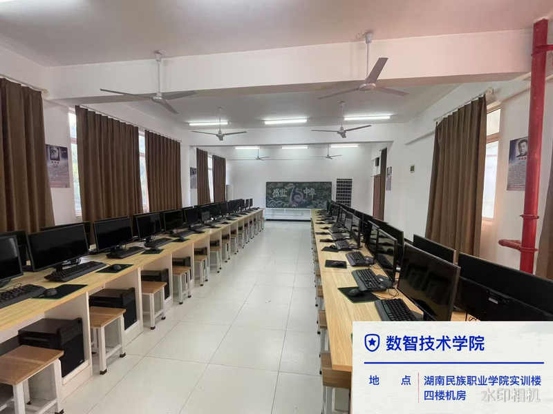 实训室四楼机房（2）.jpg